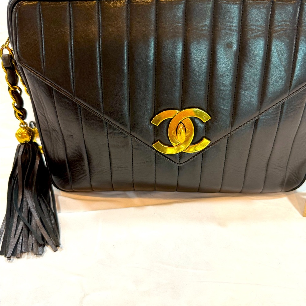 Jumbo INCREDIDBLE Flap Lambskin Chanel- Authenticated, Black Card! <3 Stunner!